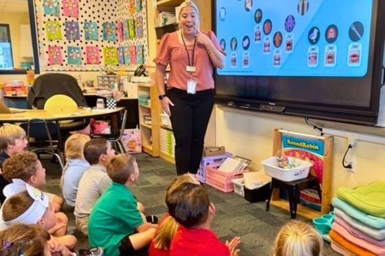 Teacher demonstrating an RGR lesson